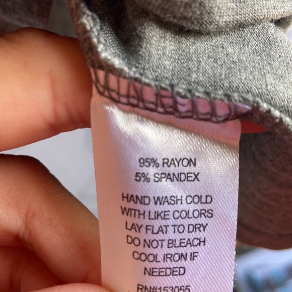 Beautiful embroidered cold shoulder style top size S NWOT - Picture 4 of 7